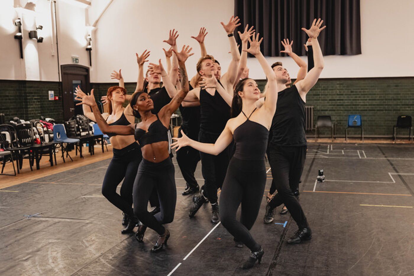 Photos: Faye Brookes, Djalenga Scott, and More in Rehearsal For the UK Tour of CHICAGO  Image