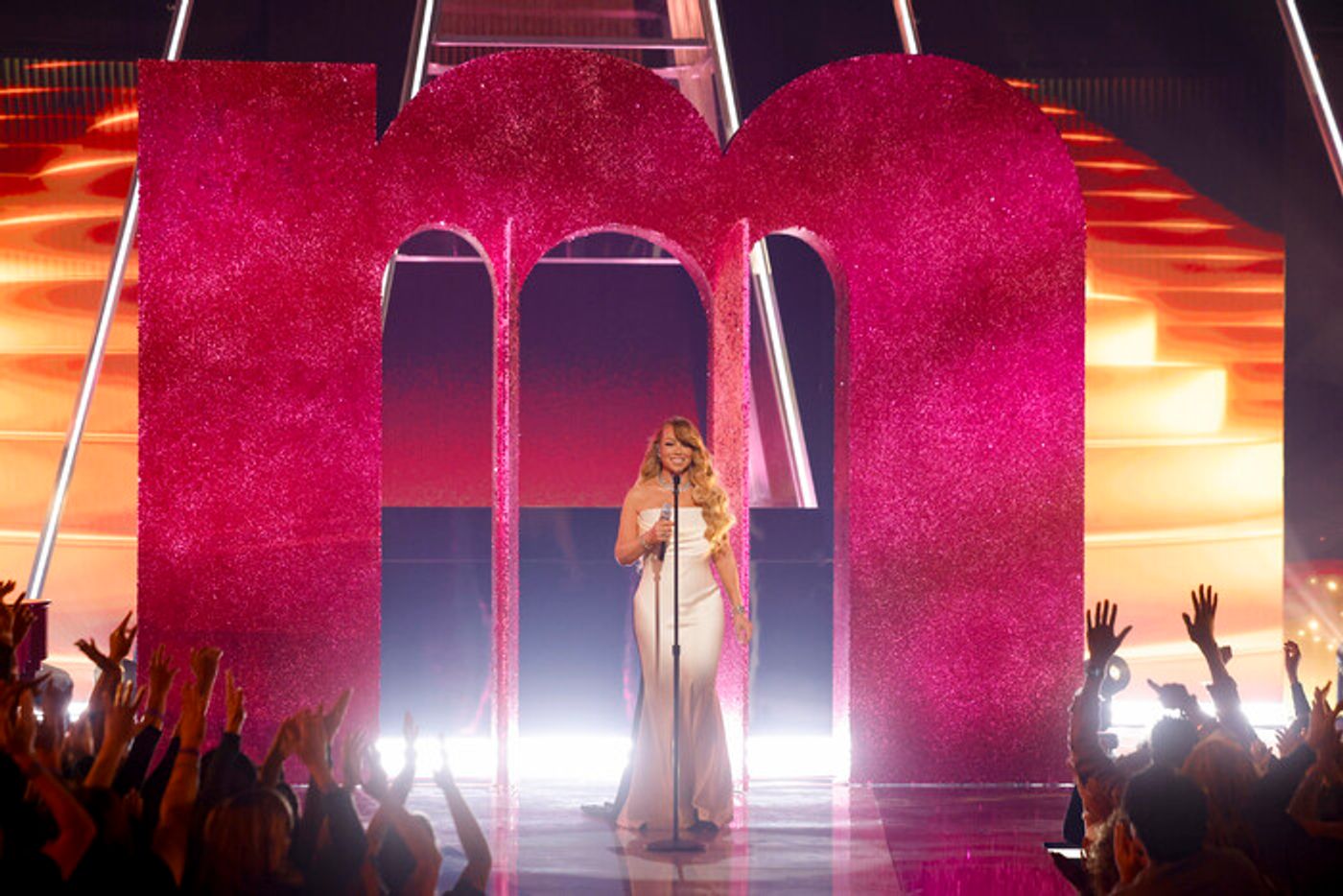 Photos: Jennifer Hudson, Mariah Carey, & More Perform at the AMERICAN MUSIC AWARDS 50TH ANNIVERSARY SPECIAL  Image