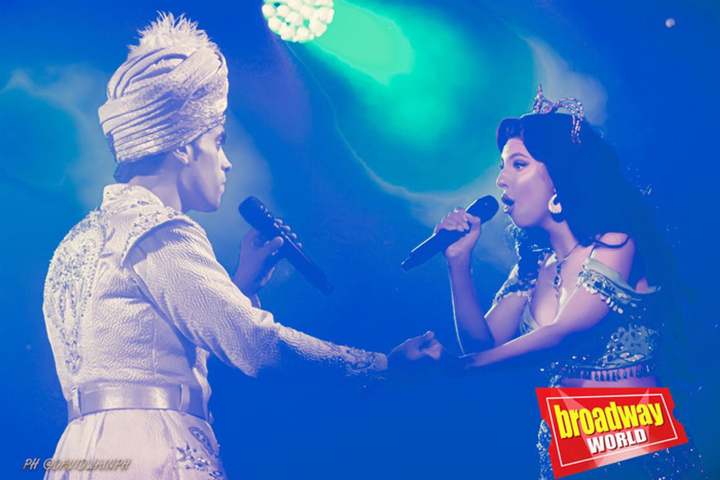 PHOTOS: Se presenta la Temporada Teatral de Madrid en la Plaza de Callao PHOTOS: Se presenta la Temporada Teatral de Madrid en la Plaza de Callao Image