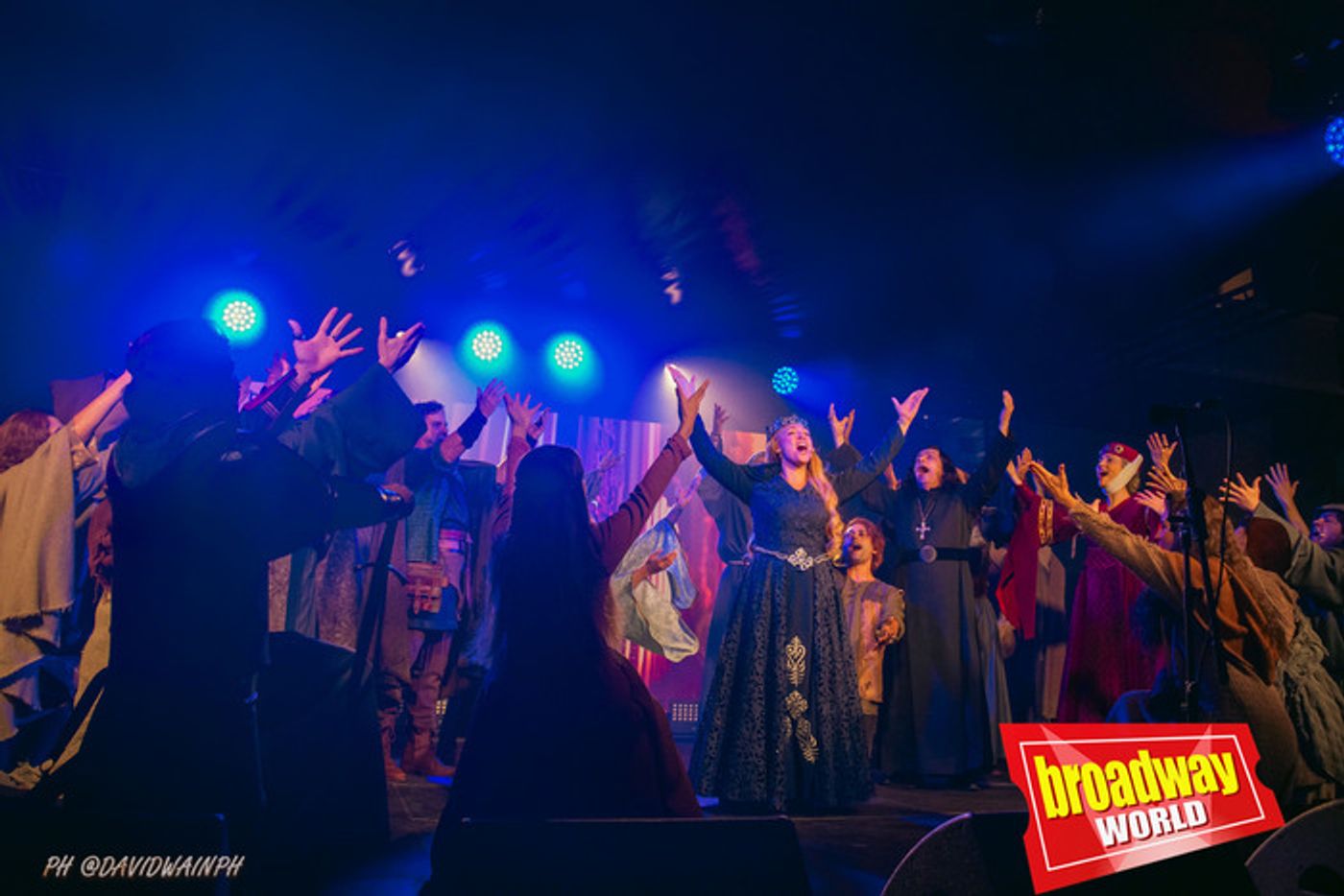 PHOTOS: Se presenta la Temporada Teatral de Madrid en la Plaza de Callao PHOTOS: Se presenta la Temporada Teatral de Madrid en la Plaza de Callao Image