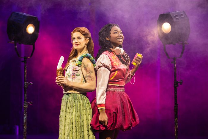Photos: Teal Wicks, Corey Mach and More in & JULIET North American Tour — photo 18 of 21