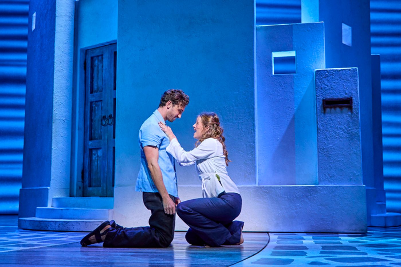 Photos: New Cast Joins MAMMA MIA! in London  Image