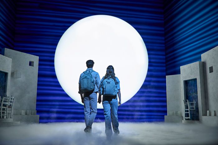 Photos: New Cast Joins MAMMA MIA! in London — photo 30 of 32