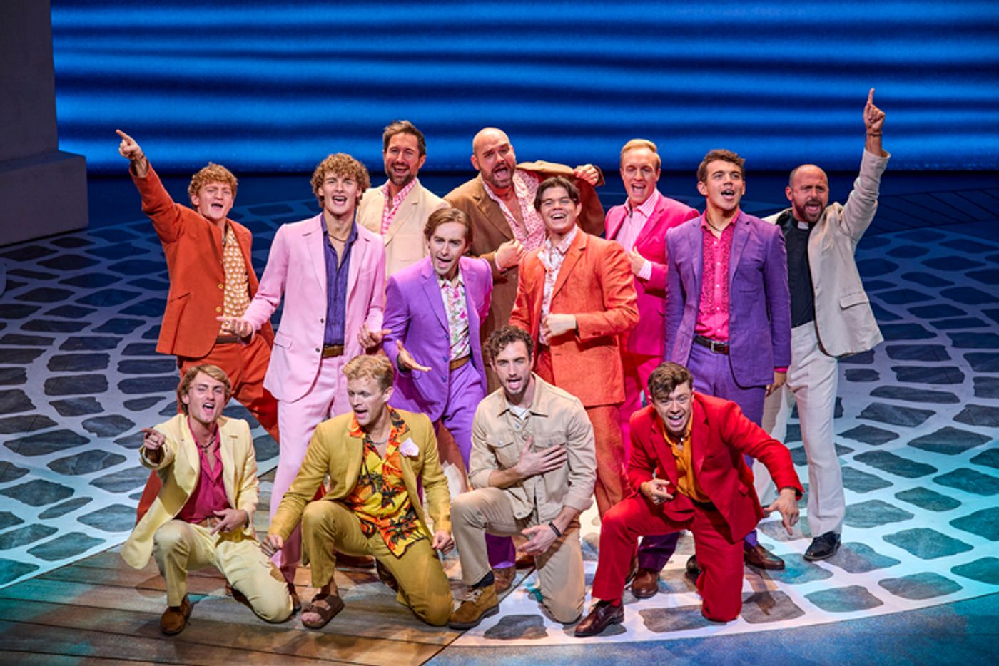 Photos: New Cast Joins MAMMA MIA! in London  Image