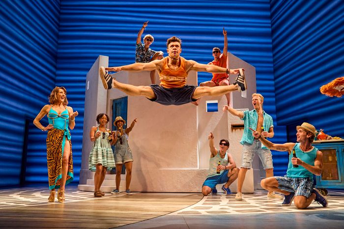 Photos: New Cast Joins MAMMA MIA! in London — photo 26 of 32