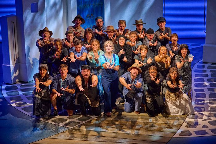 Photos: New Cast Joins MAMMA MIA! in London — photo 25 of 32