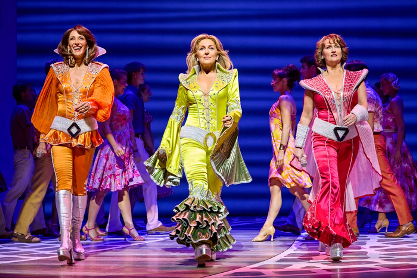 Photos: New Cast Joins MAMMA MIA! in London  Image