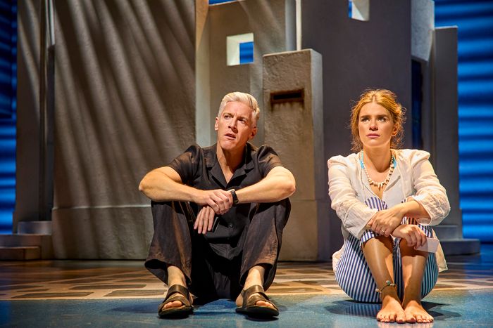 Photos: New Cast Joins MAMMA MIA! in London — photo 14 of 32