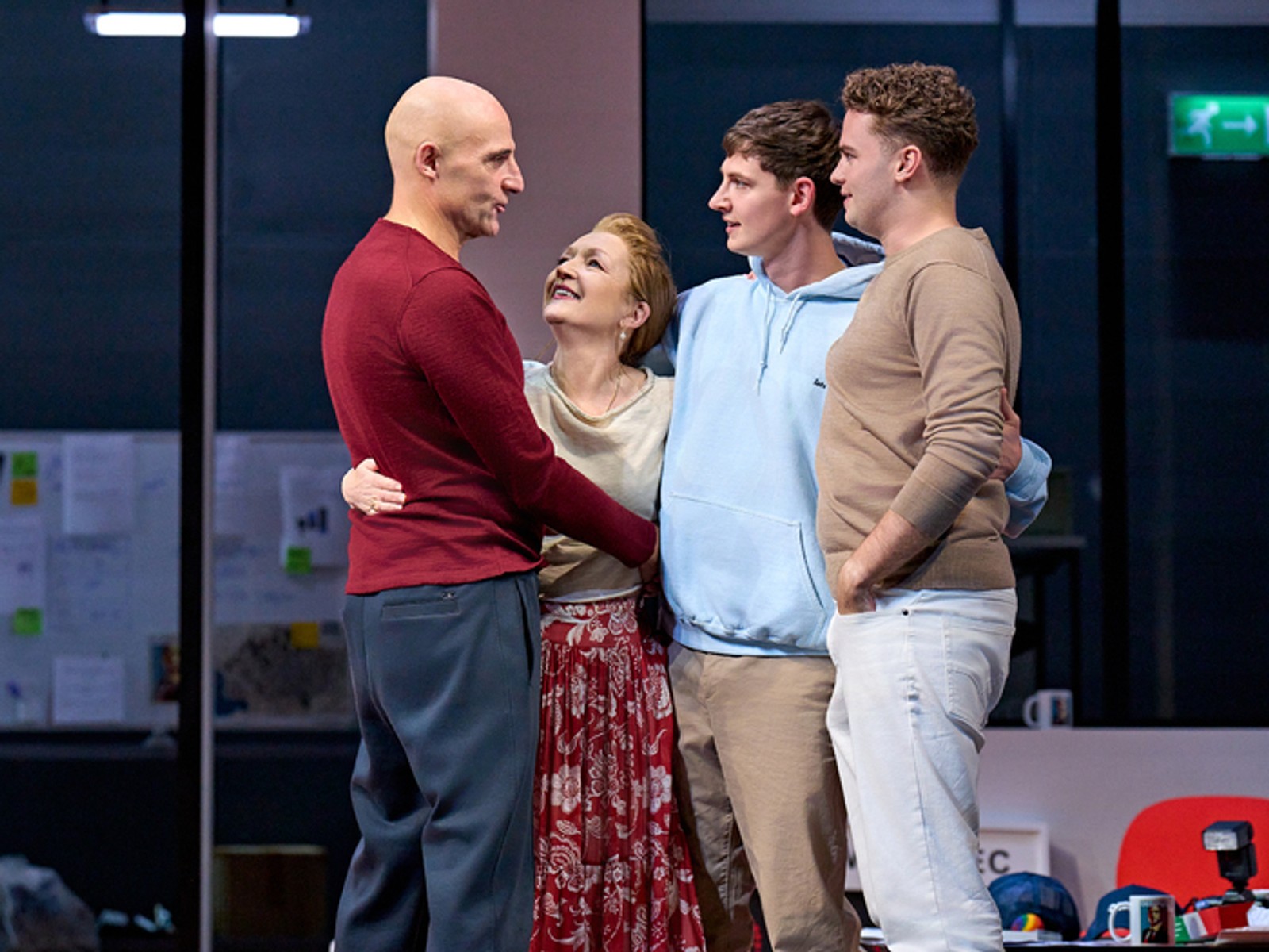 Photos: Mark Strong, Lesley Manville, and More Star In OEDIPUS West End — photo 7 of 13