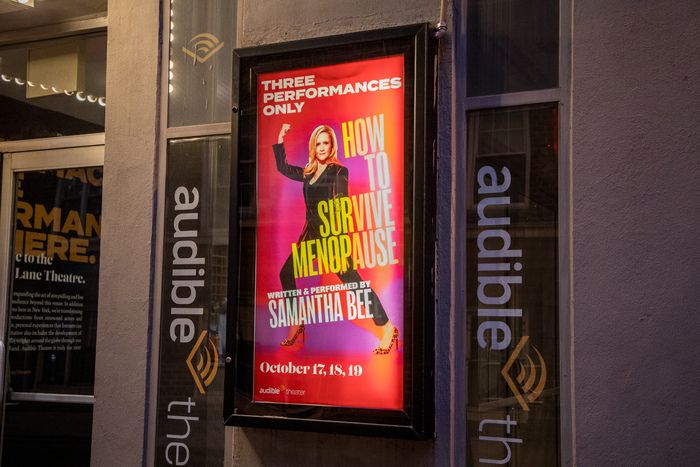 Photos: Samantha Bee's HOW TO SURVIVE MENOPAUSE Opens at Audible's Minetta Lane Theatre — photo 1 of 7