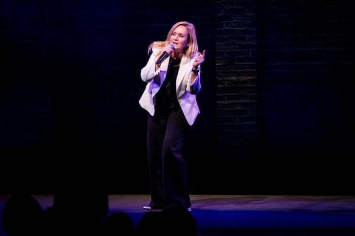 Photos: Samantha Bee's HOW TO SURVIVE MENOPAUSE Opens at Audible's Minetta Lane Theatre — photo 5 of 7