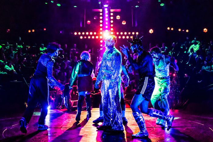 Photos: Kit Connor and Rachel Zegler in ROMEO + JULIET on Broadway — photo 2 of 14