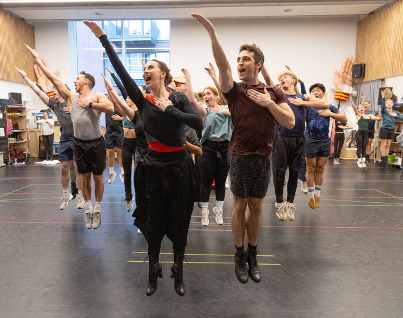 Photos/Video: MARY POPPINS UK Tour in Rehearsal  Image