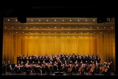 Eun Sun Kim with San Francisco Opera Orchestra and Chorus Photo
