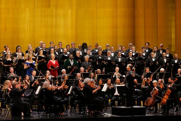 Eun Sun Kim with San Francisco Opera Orchestra and Chorus & vocal soloists Jennifer H Photo