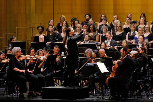 Eun Sun Kim and the San Francisco Opera Orchestra and Chorus Photo