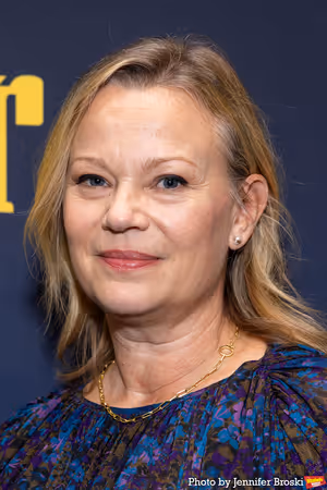 Samantha Mathis Photo