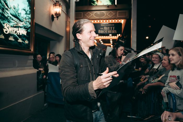 Photos & Video: SWEPT AWAY Begins Previews on Broadway — photo 8 of 9