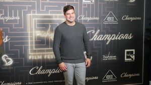 Alex Esola Photo