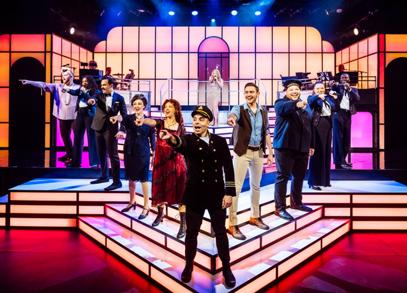 Photos: TITANIQUE Canadian Premiere Production  Image