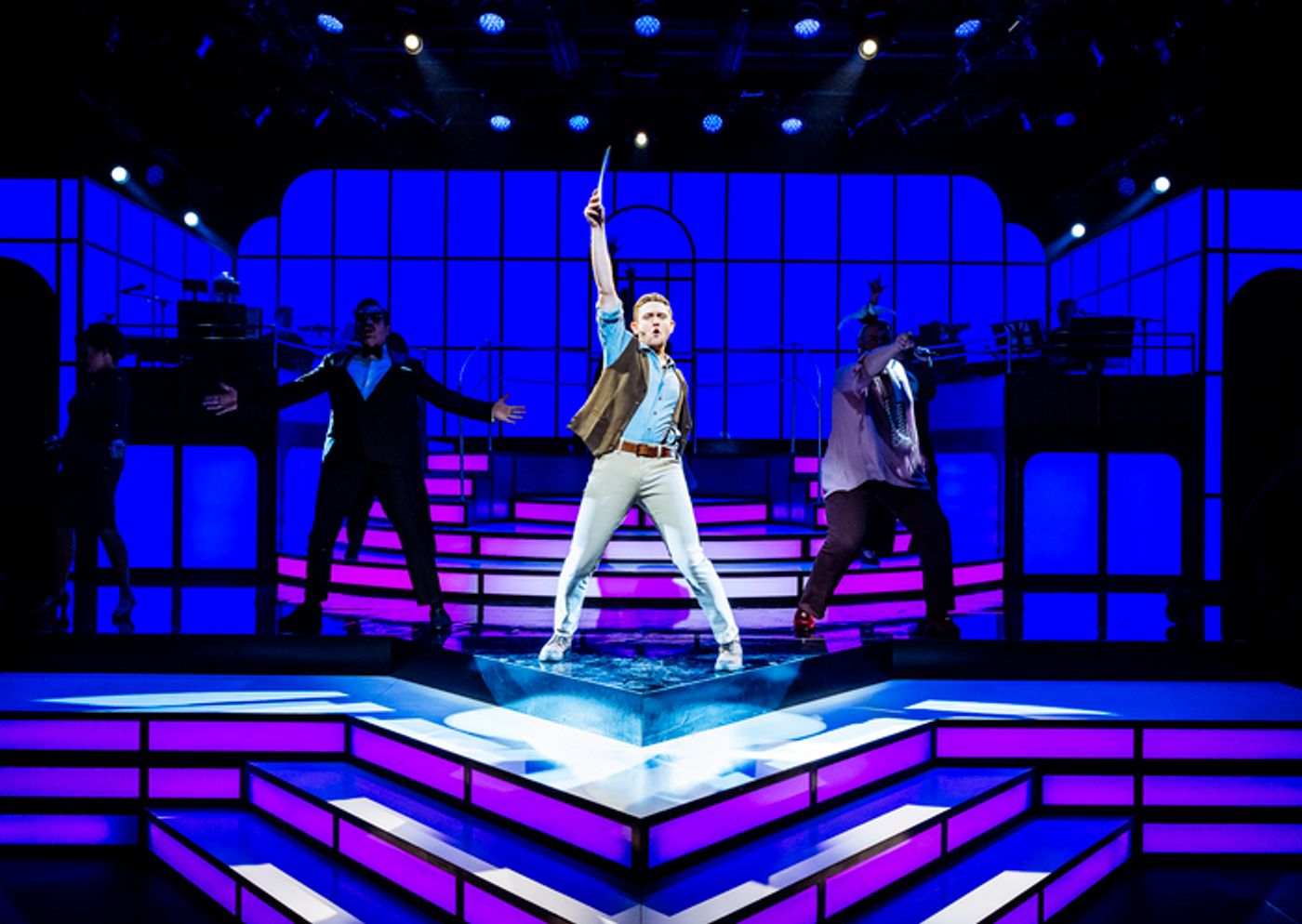 Photos: TITANIQUE Canadian Premiere Production  Image