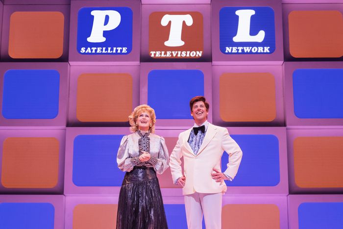 Photos: TAMMY FAYE First Look — photo 6 of 8
