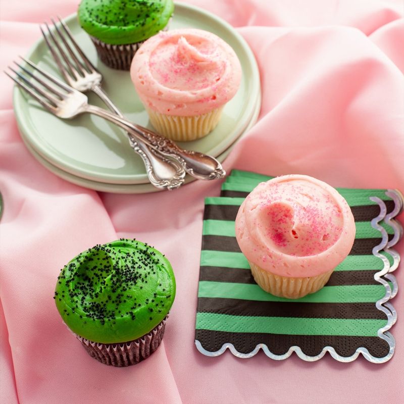 Photos: SusieCakes Bakery Unveils Limited Edition WICKED Cakes — photo 3 of 4