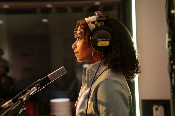 Rebecca Naomi Jones Photo