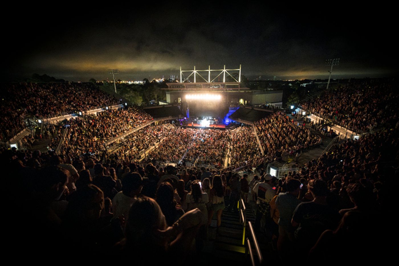 Photos: Jon Pardi Wraps World Tour with Over 317,000 Fans Photos: Jon Pardi Wraps World Tour with Over 317,000 Fans Image