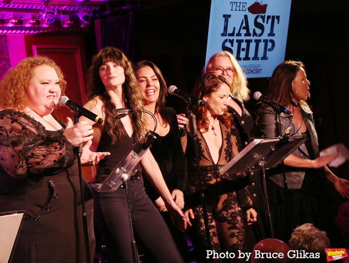 Shawna Hamic, Sally Ann Triplett, Rachel Tucker, Sarah Hunt, Dawn Cantwell and Leah Hocking at 