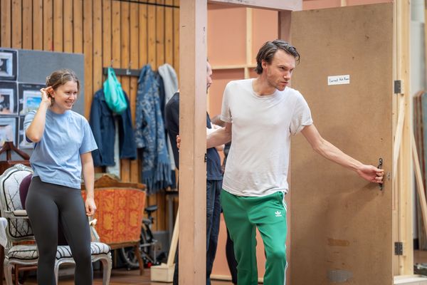 Eliza Scanlen, Hugh Skinner Photo
