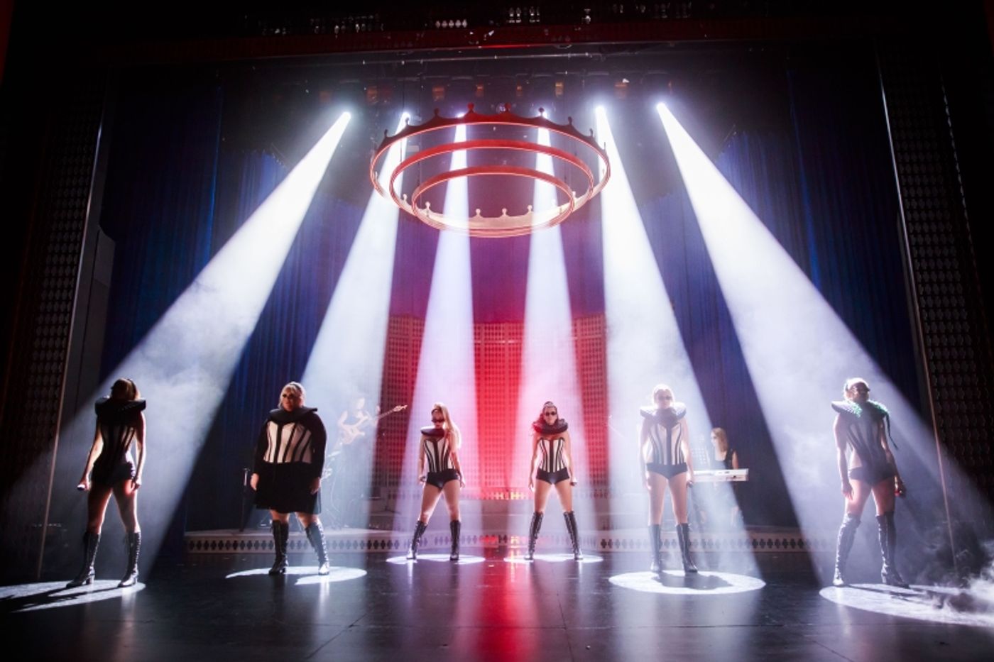 Review: SIX at Syrena Theatre  Image