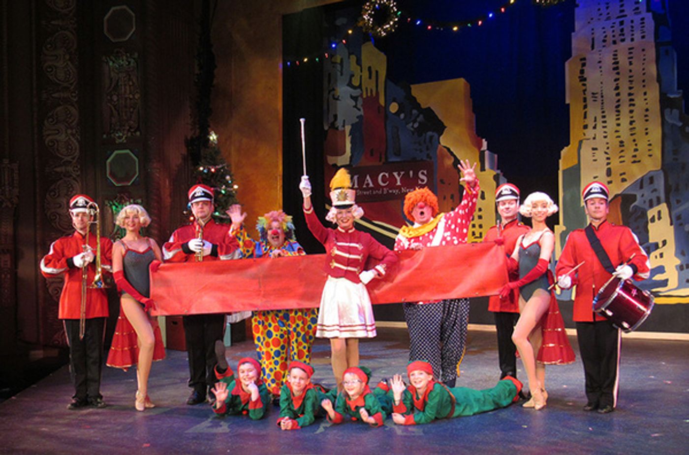 Photos: MIRACLE ON 34TH STREET: THE MUSICAL At Circa '21 Dinner Playhouse Photos: MIRACLE ON 34TH STREET: THE MUSICAL At Circa '21 Dinner Playhouse Image