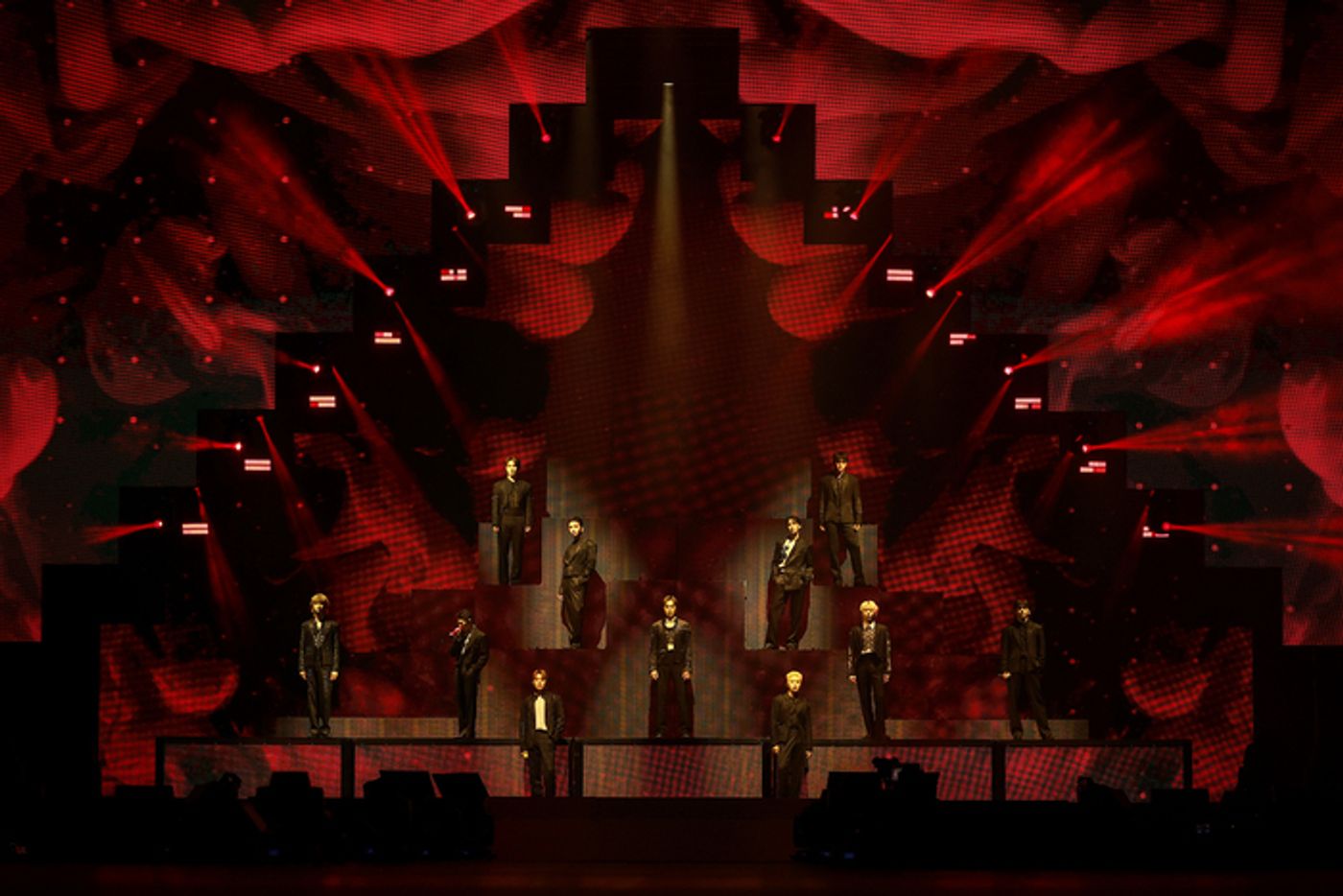 Photos: SEVENTEEN Wraps U.S. Leg of ‘Right Here’ World Tour  Image