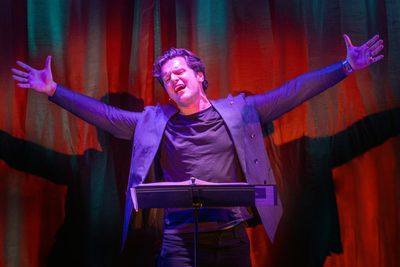 Jonathan Groff Photo