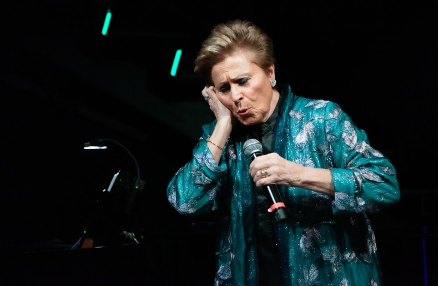 Review: Lorna Dallas Picture Perfect In SNAPSHOTS at Chelsea Table + Stage Review: Lorna Dallas Picture Perfect In SNAPSHOTS at Chelsea Table + Stage Image