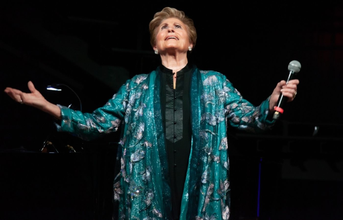 Review: Lorna Dallas Picture Perfect In SNAPSHOTS at Chelsea Table + Stage Review: Lorna Dallas Picture Perfect In SNAPSHOTS at Chelsea Table + Stage Image