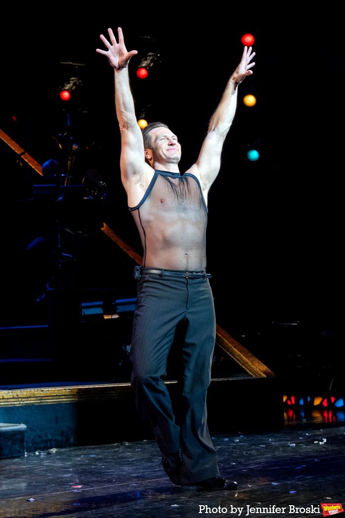 Photos: CHICAGO Celebrates 28 Years on Broadway — photo 8 of 28