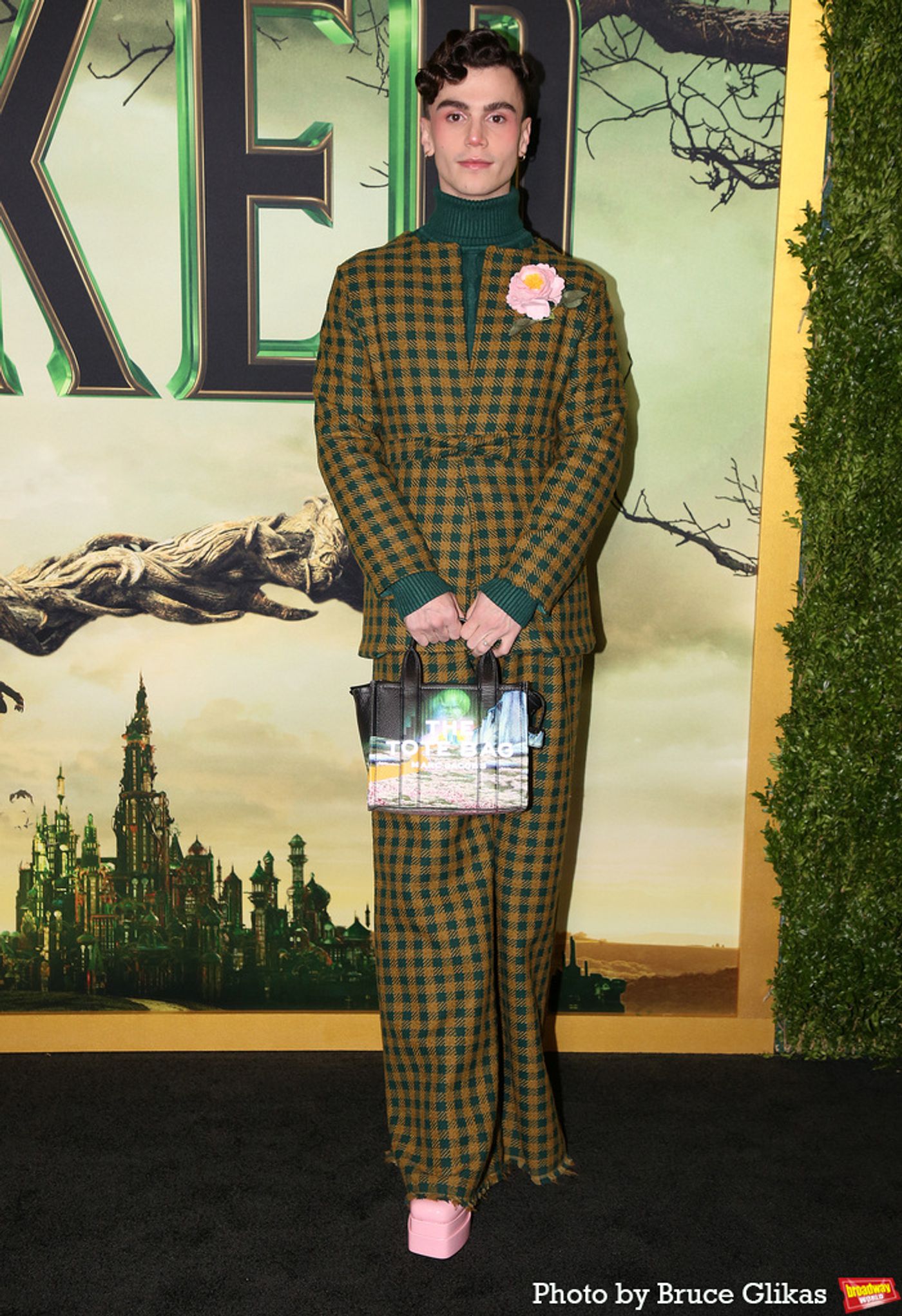 Photos: Ariana Grande, Cynthia Erivo and More at the WICKED NYC Premiere  Image