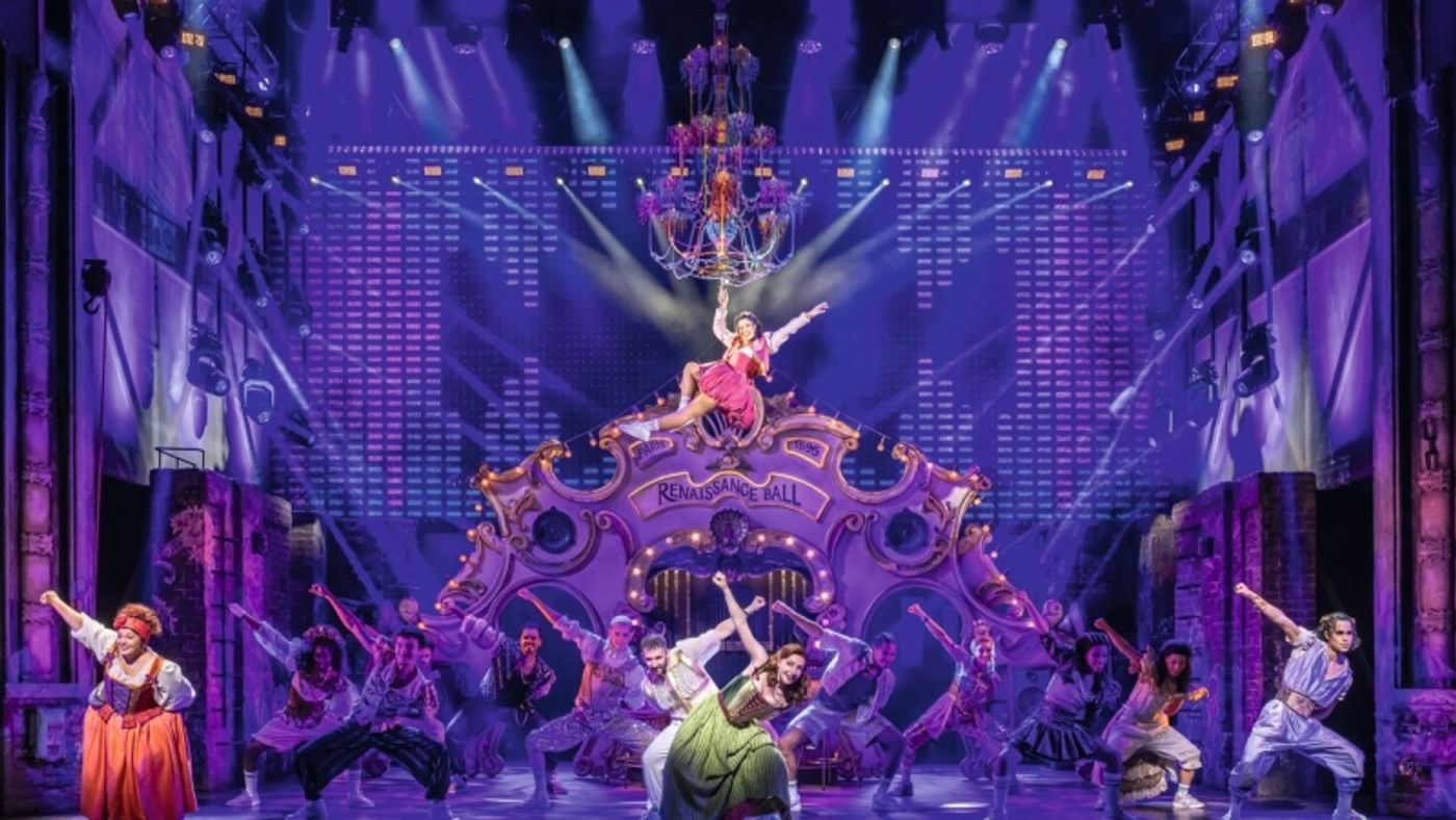 Review: & JULIA at Stage Operettenhaus Hamburg Review: & JULIA at Stage Operettenhaus Hamburg Image