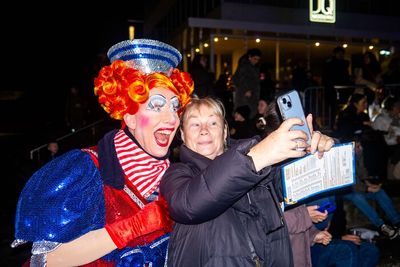 Andrew Ryan and fans Photo