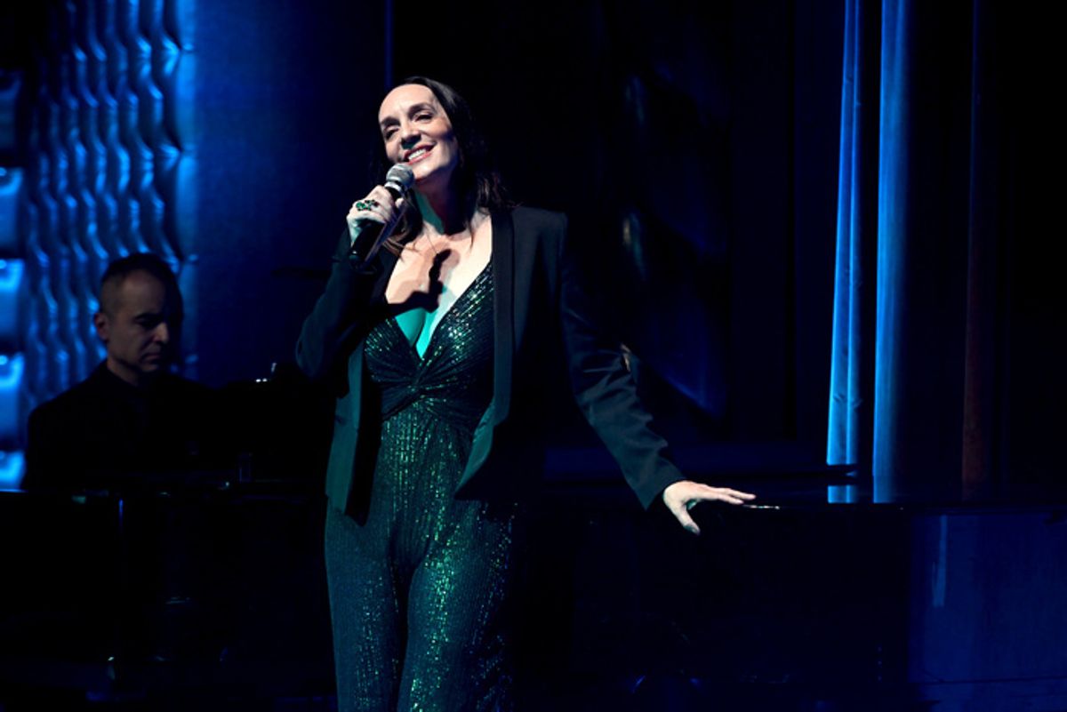  Julia Murney  at 