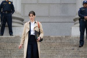 Lizzy Caplan Photo
