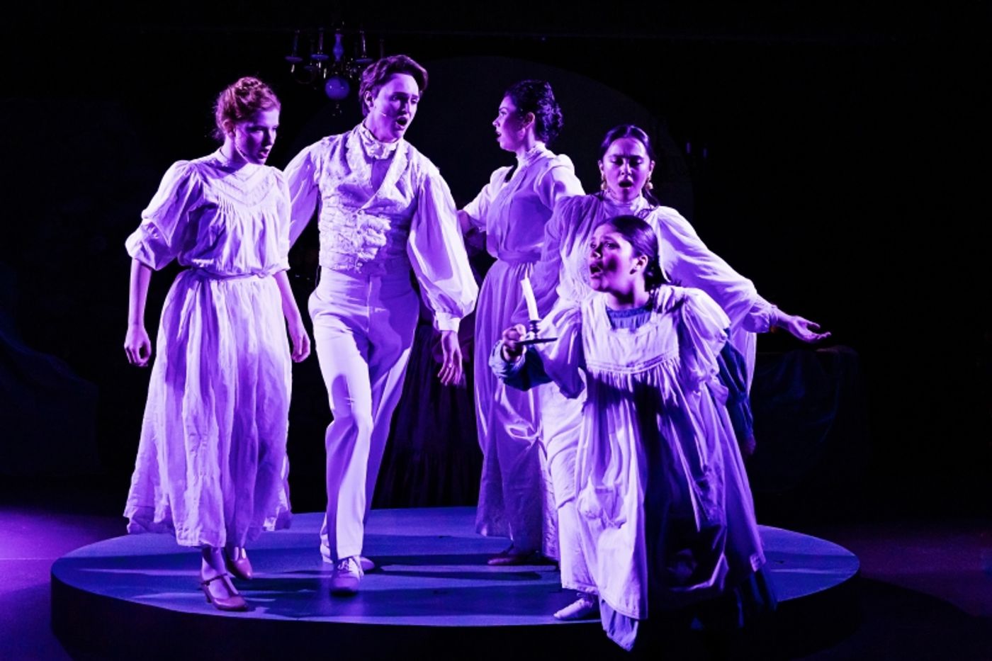 Review: THE SECRET GARDEN at Theo Ubique  Image