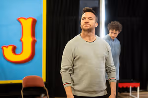 Tom Lowe @ BroadwayWorld Tom Lowe Photo