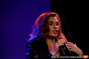 Dolly Fox introducing on video Holly Robinson Peete (Honoree) Photo