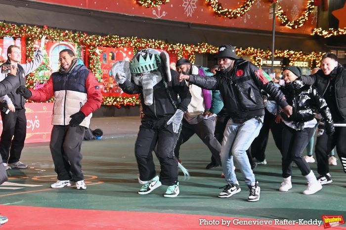 Photos: Idina Menzel, Charli D'Amelio & More Rehearse for the 2024 Macy's Thanksgiving Day Parade  Image