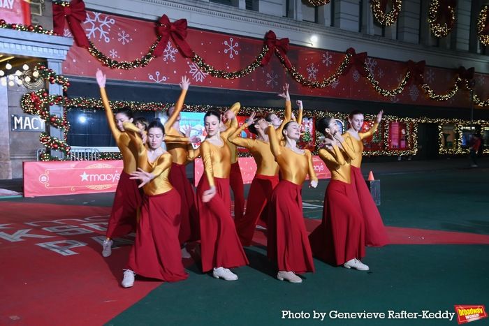 Photos: Idina Menzel, Charli D'Amelio & More Rehearse for the 2024 Macy's Thanksgiving Day Parade  Image