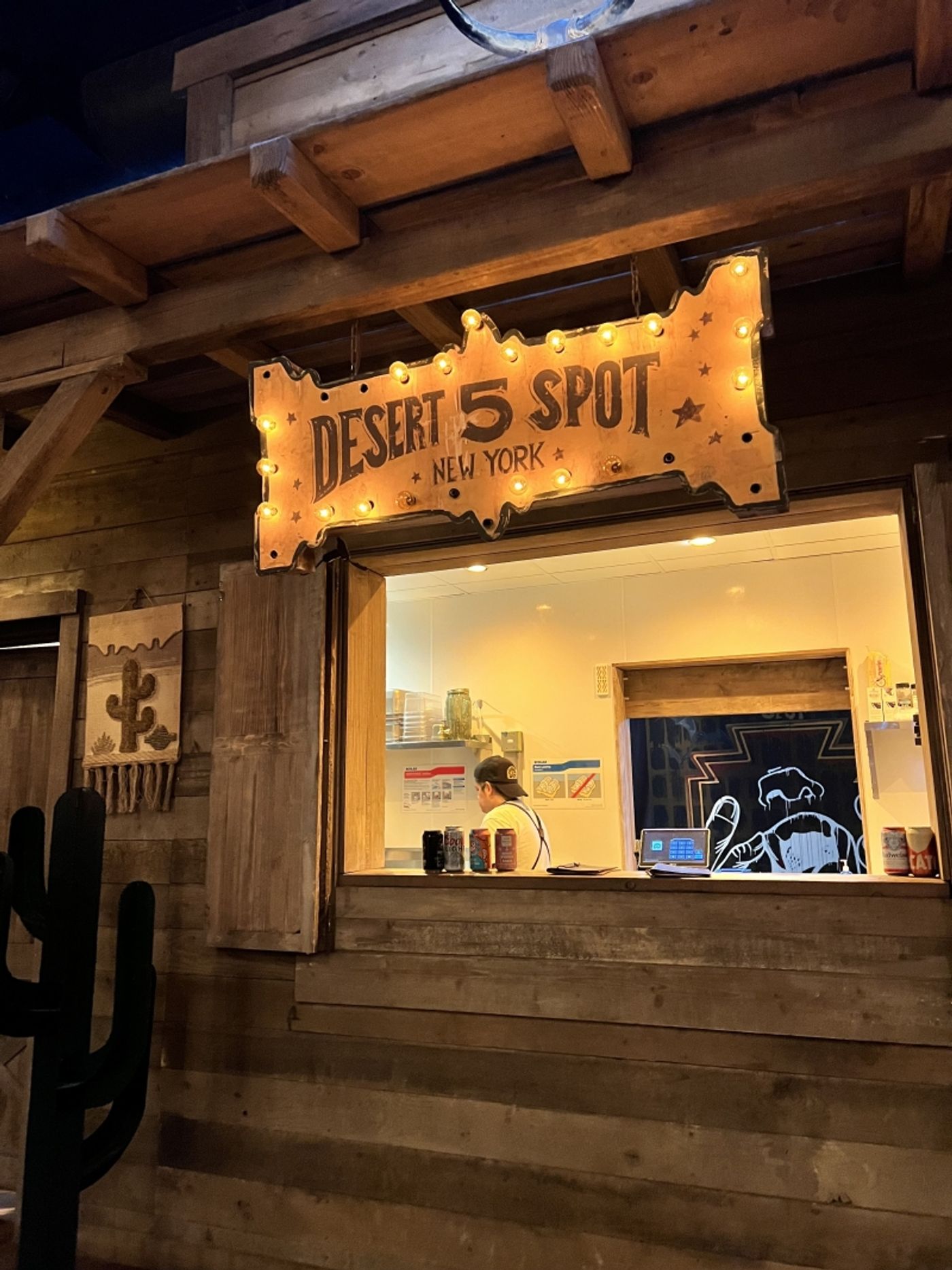 Review: Desert 5 Spot's Country-Inspired Space Offers Cozy Digs and Live Music in Williamsburg Review: Desert 5 Spot's Country-Inspired Space Offers Cozy Digs and Live Music in Williamsburg Image