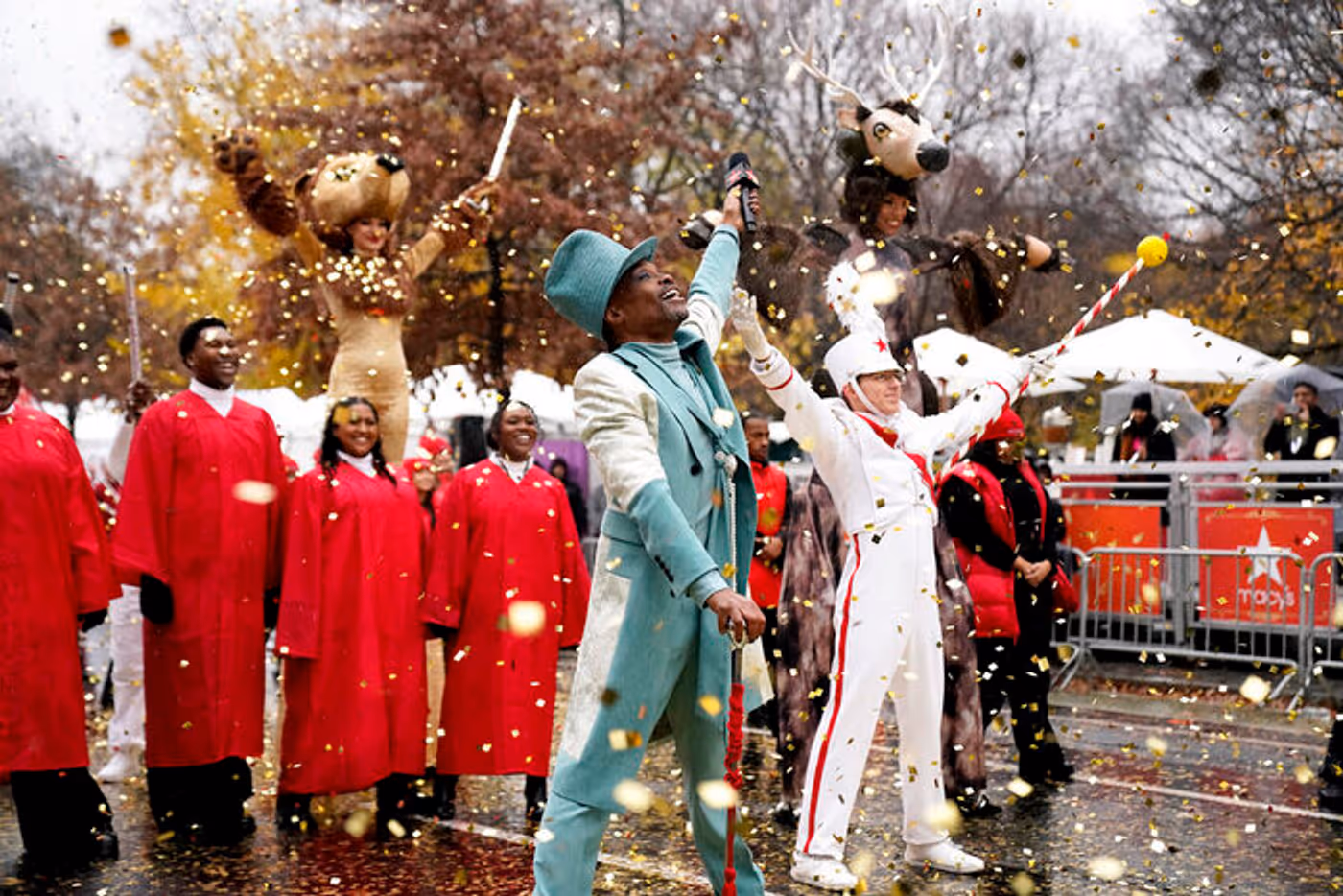 Photos: DEATH BECOMES HER, Idina Menzel, & More at the Macy's Thanksgiving Day Parade  Image